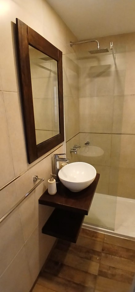 RESERVADO!!!!! HERMOSO CHALET DE 4 AMB. CON GRAN PARQUE Y TROTADORA, RECICLADO TOTALMENTE,