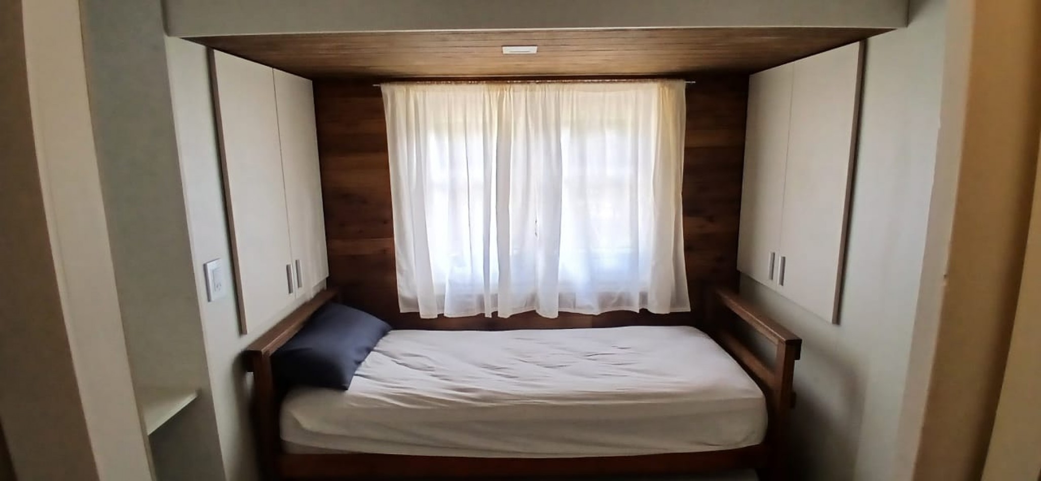 RESERVADO!!!!! HERMOSO CHALET DE 4 AMB. CON GRAN PARQUE Y TROTADORA, RECICLADO TOTALMENTE,