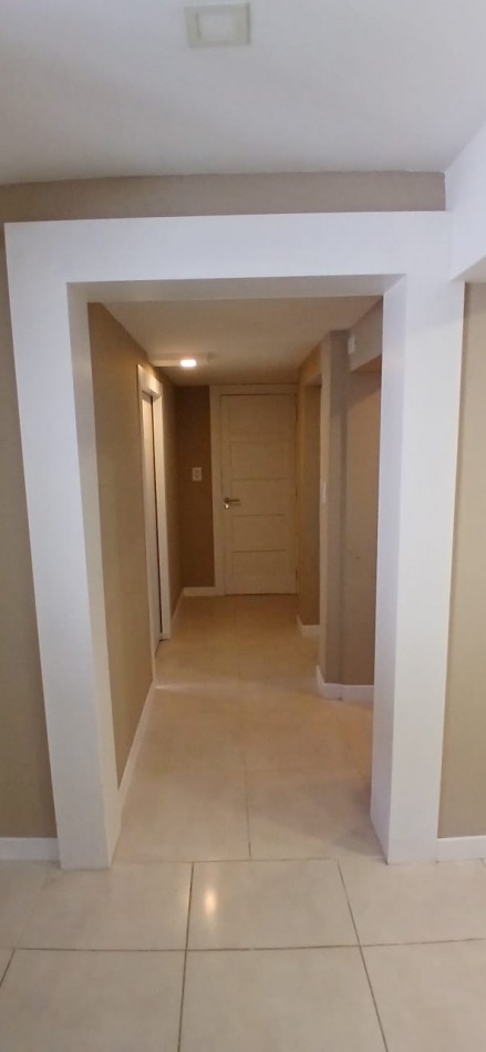 RESERVADO!!!!! HERMOSO CHALET DE 4 AMB. CON GRAN PARQUE Y TROTADORA, RECICLADO TOTALMENTE,