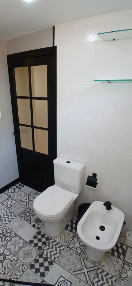 RESERVADO!!!!! HERMOSO CHALET DE 4 AMB. CON GRAN PARQUE Y TROTADORA, RECICLADO TOTALMENTE,