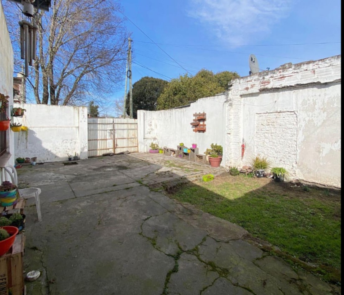 MAGNIFICA CASA DE 4 AMB.  ENTRADA PASANTE P/ VARIOS AUTOS.  ¡¡¡APTO CREDITO!!! ¡¡IMPERDIBLE!!