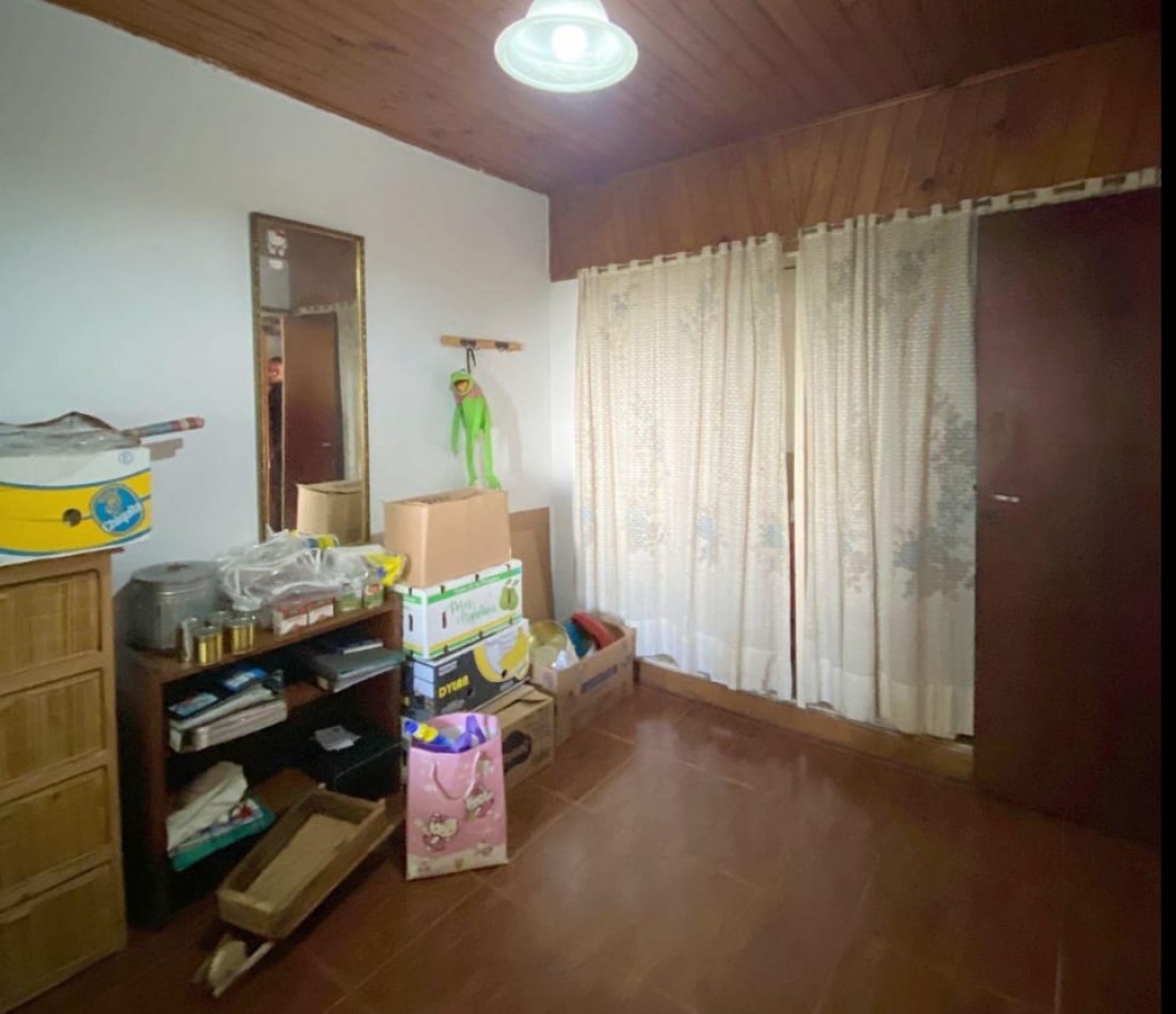 MAGNIFICA CASA DE 4 AMB.  ENTRADA PASANTE P/ VARIOS AUTOS.  ¡¡¡APTO CREDITO!!! ¡¡IMPERDIBLE!!