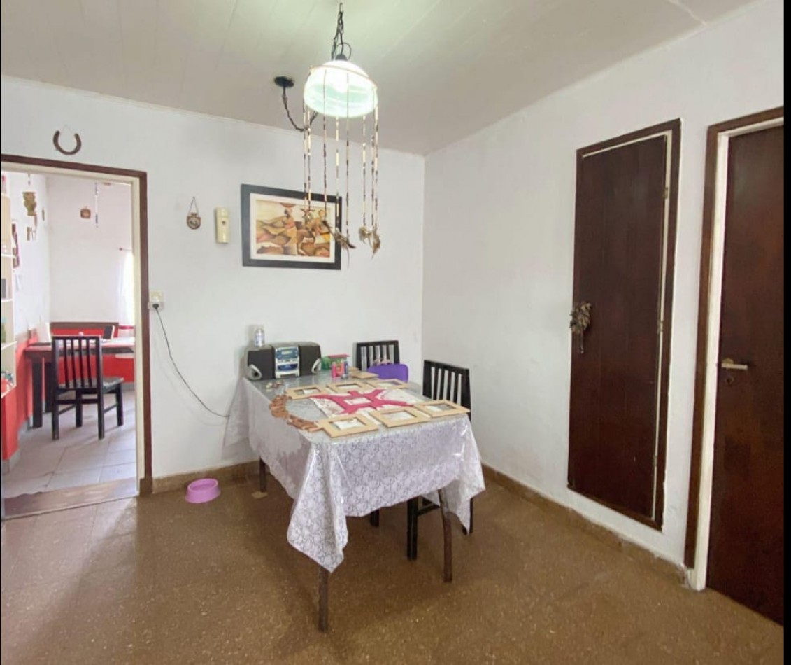 MAGNIFICA CASA DE 4 AMB.  ENTRADA PASANTE P/ VARIOS AUTOS.  ¡¡¡APTO CREDITO!!! ¡¡IMPERDIBLE!!