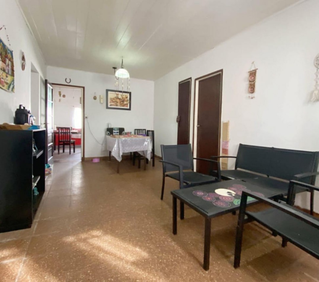 MAGNIFICA CASA DE 4 AMB.  ENTRADA PASANTE P/ VARIOS AUTOS.  ¡¡¡APTO CREDITO!!! ¡¡IMPERDIBLE!!