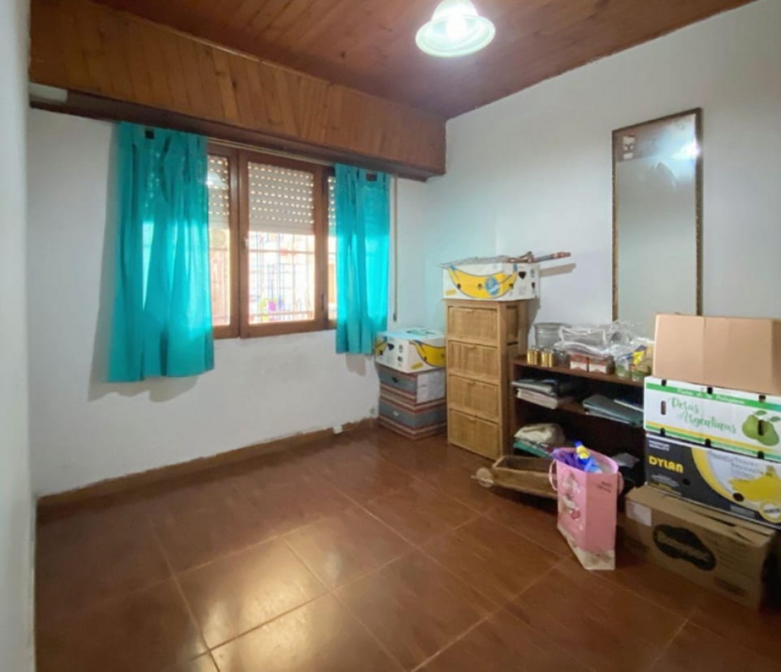 MAGNIFICA CASA DE 4 AMB.  ENTRADA PASANTE P/ VARIOS AUTOS.  ¡¡¡APTO CREDITO!!! ¡¡IMPERDIBLE!!