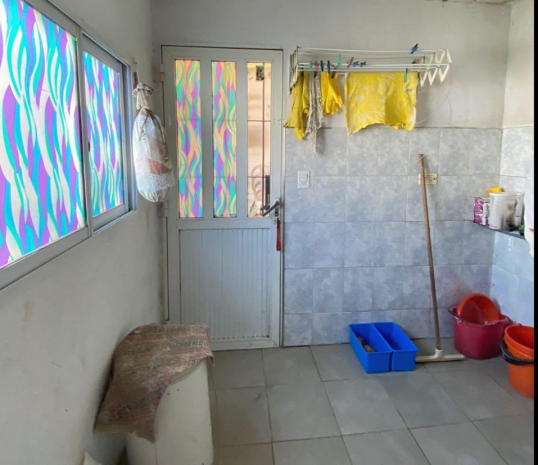 MAGNIFICA CASA DE 4 AMB.  ENTRADA PASANTE P/ VARIOS AUTOS.  ¡¡¡APTO CREDITO!!! ¡¡IMPERDIBLE!!