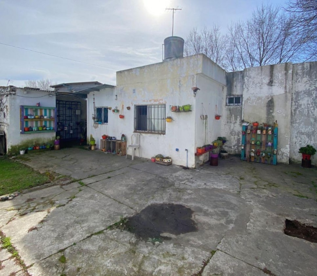 MAGNIFICA CASA DE 4 AMB.  ENTRADA PASANTE P/ VARIOS AUTOS.  ¡¡¡APTO CREDITO!!! ¡¡IMPERDIBLE!!