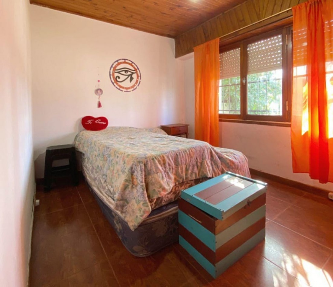 MAGNIFICA CASA DE 4 AMB.  ENTRADA PASANTE P/ VARIOS AUTOS.  ¡¡¡APTO CREDITO!!! ¡¡IMPERDIBLE!!