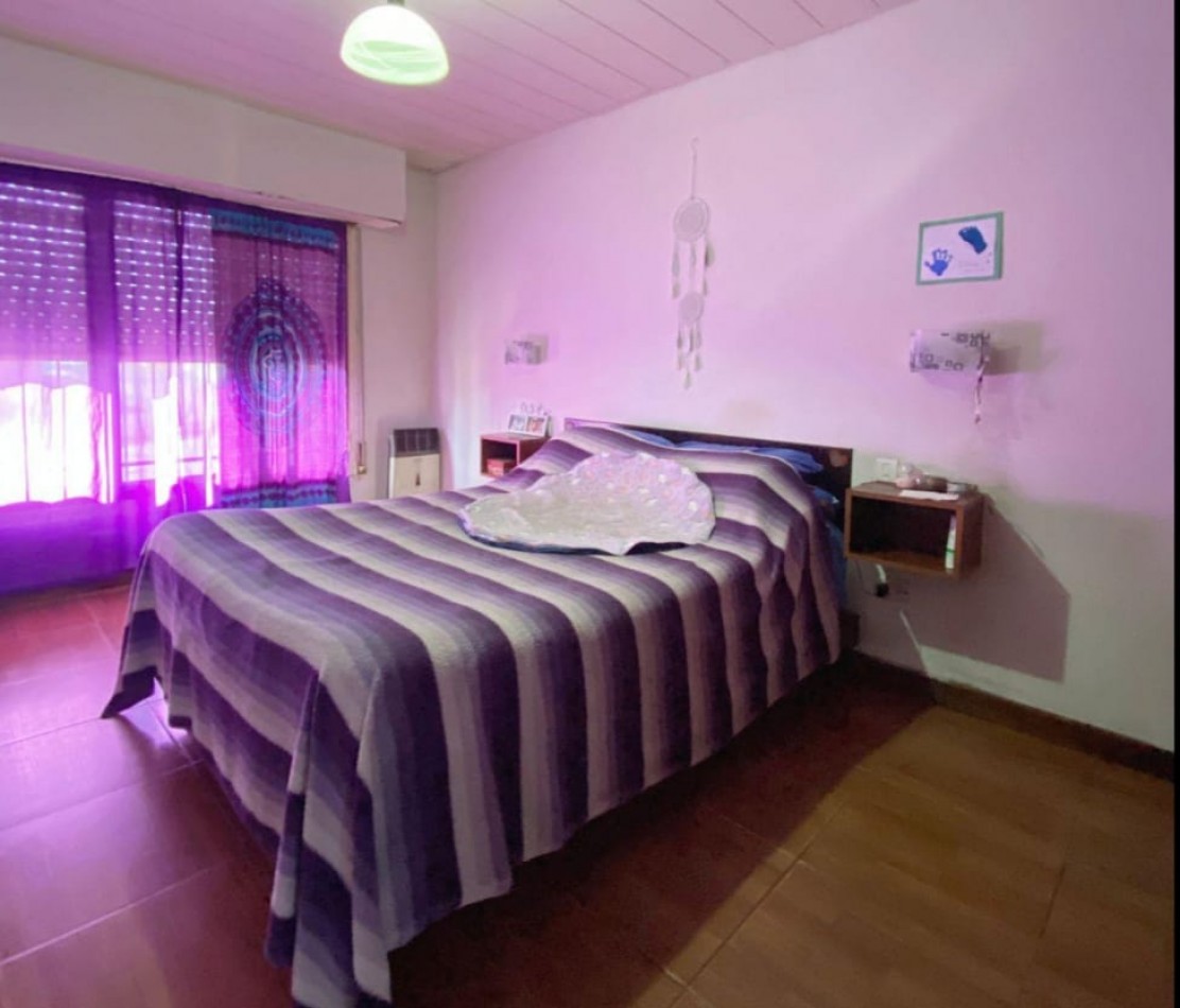 MAGNIFICA CASA DE 4 AMB.  ENTRADA PASANTE P/ VARIOS AUTOS.  ¡¡¡APTO CREDITO!!! ¡¡IMPERDIBLE!!