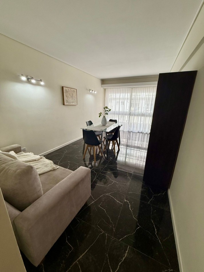 MAGNIFICO  DTO.  2 AMB. CON BALCON SALIENTE!! y DEPENDENCIA  RECICLADO  !!! AMOBLADO