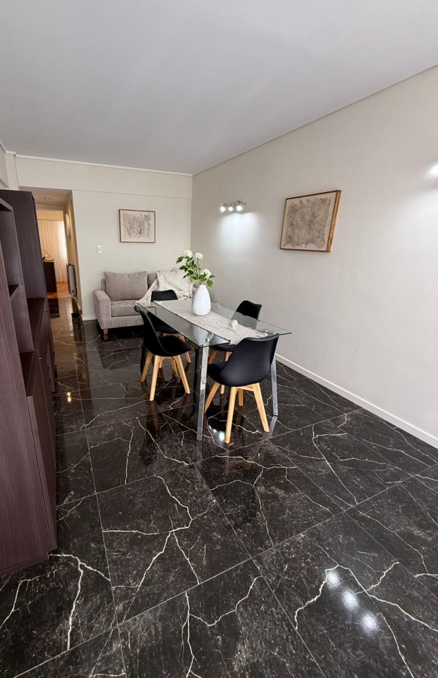 MAGNIFICO  DTO.  2 AMB. CON BALCON SALIENTE!! y DEPENDENCIA  RECICLADO  !!! AMOBLADO