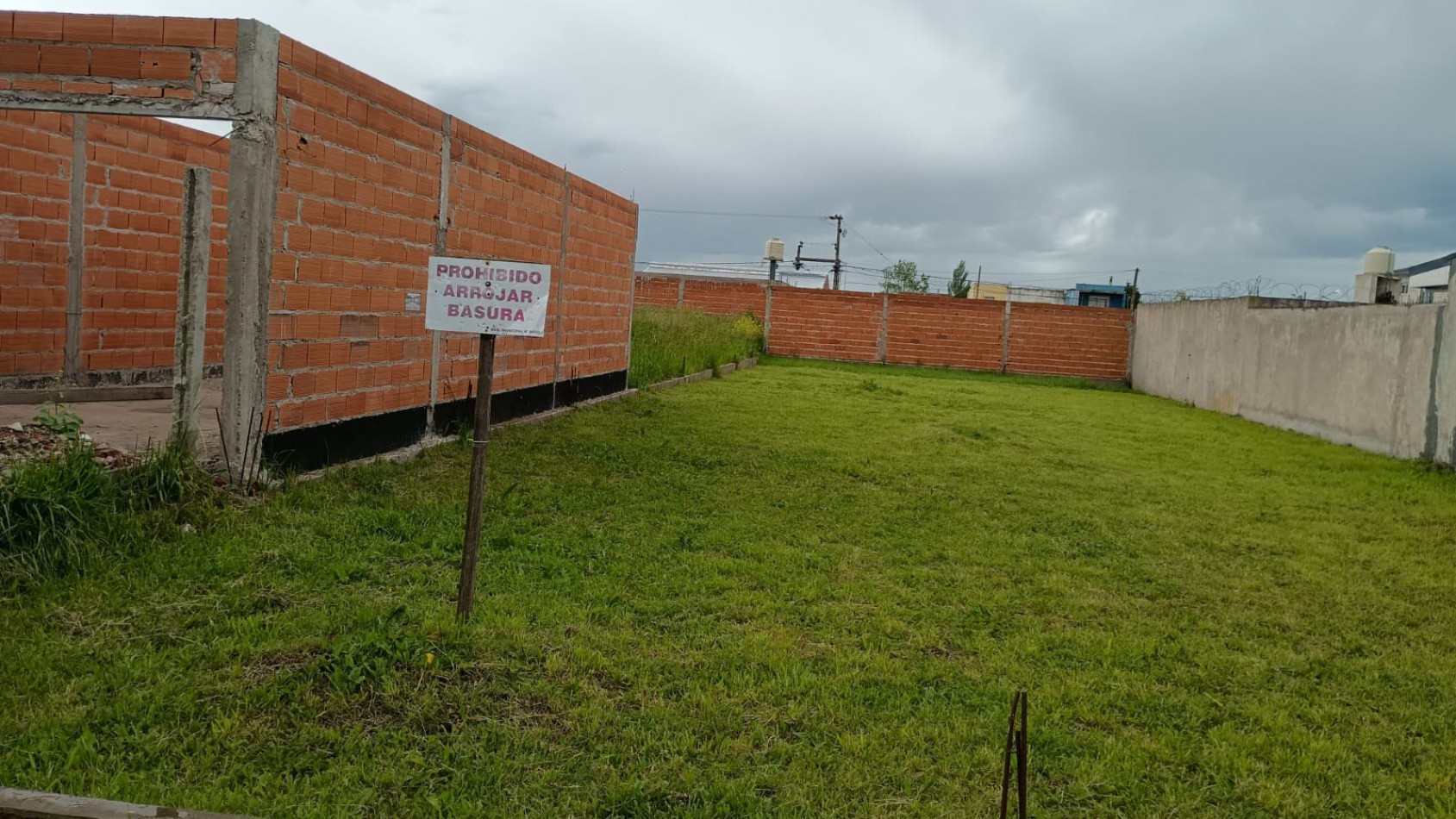 MAGNIFICO LOTE CON TODOS LOS SERVICIOS. MUY BUEN ENTORNO