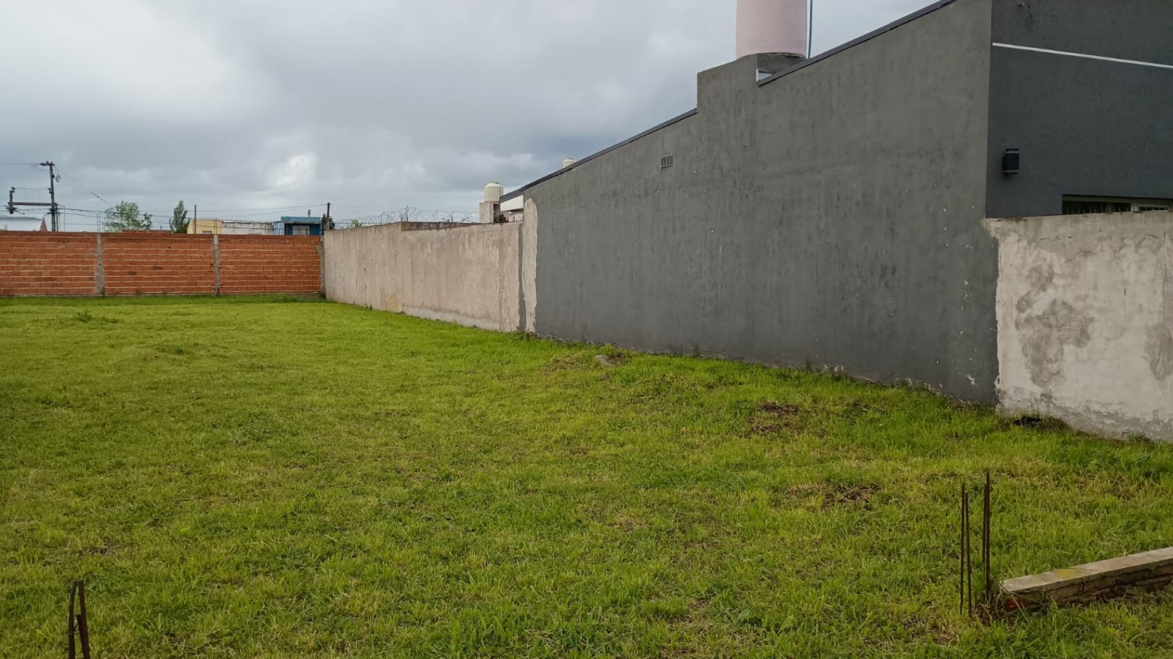 MAGNIFICO LOTE CON TODOS LOS SERVICIOS. MUY BUEN ENTORNO