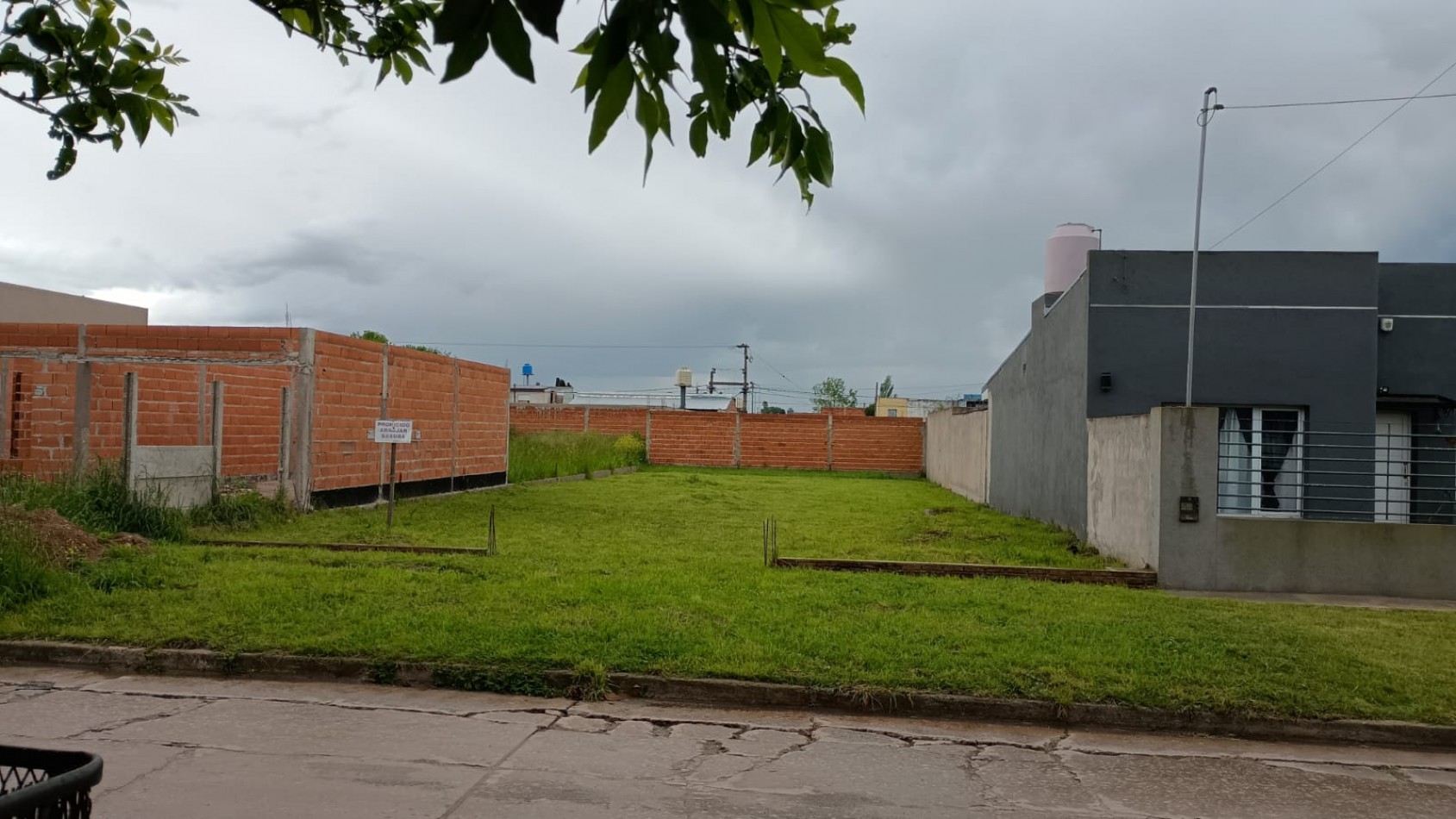 MAGNIFICO LOTE CON TODOS LOS SERVICIOS. MUY BUEN ENTORNO