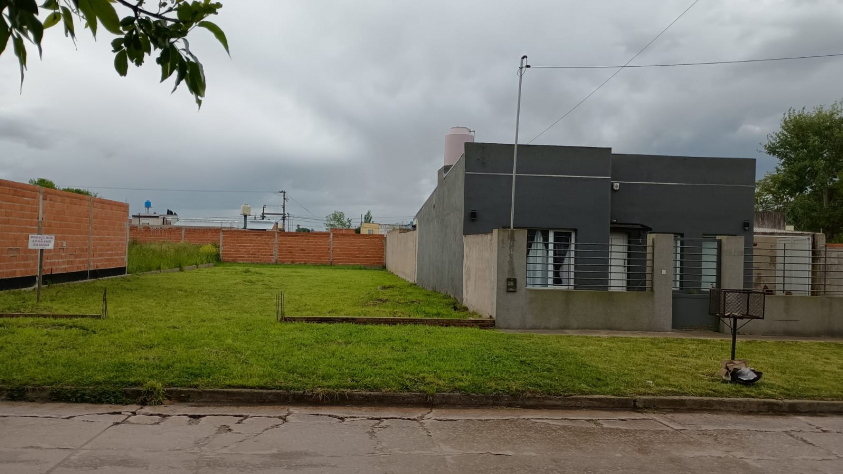 MAGNIFICO LOTE CON TODOS LOS SERVICIOS. MUY BUEN ENTORNO