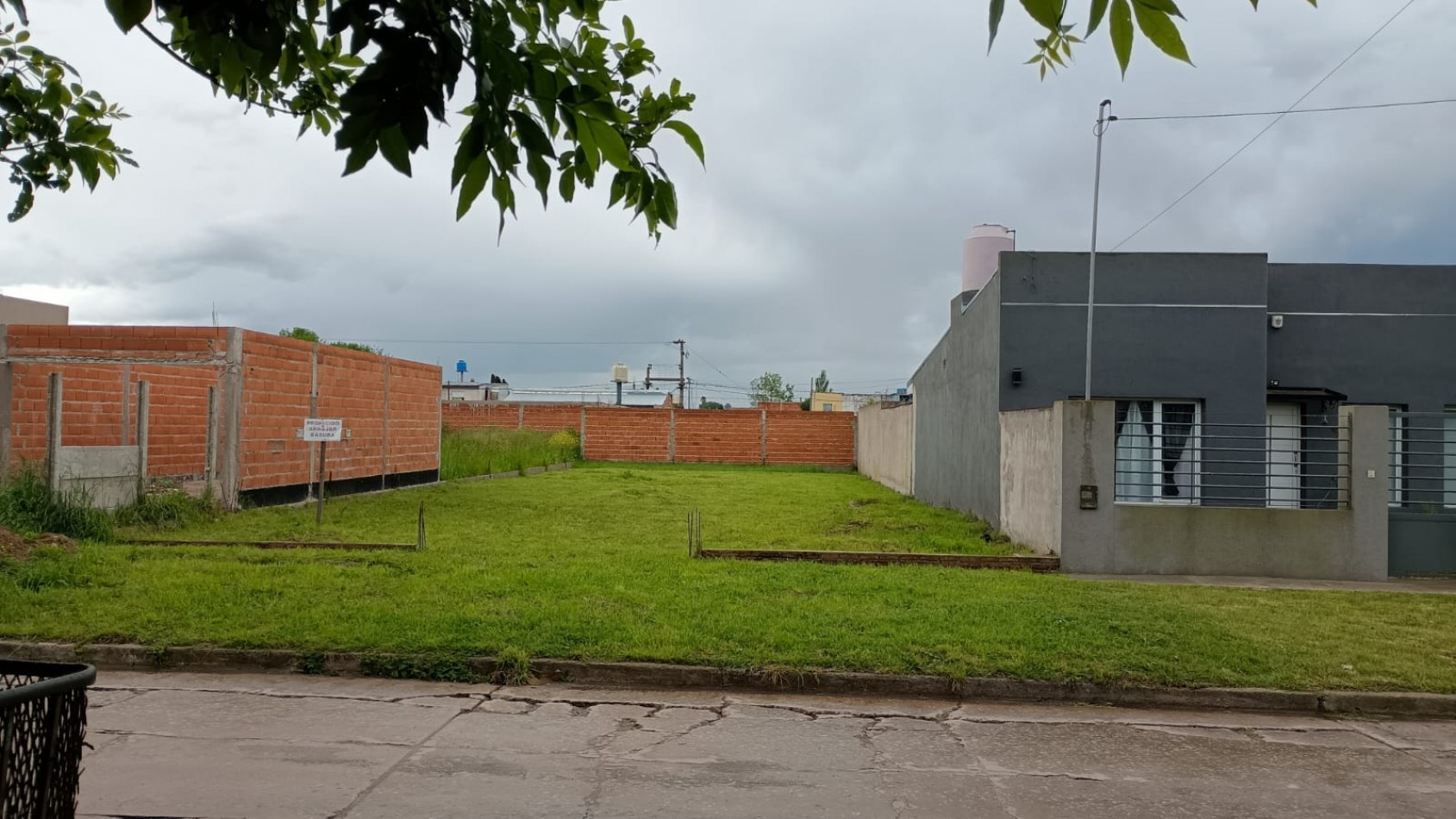 MAGNIFICO LOTE CON TODOS LOS SERVICIOS. MUY BUEN ENTORNO