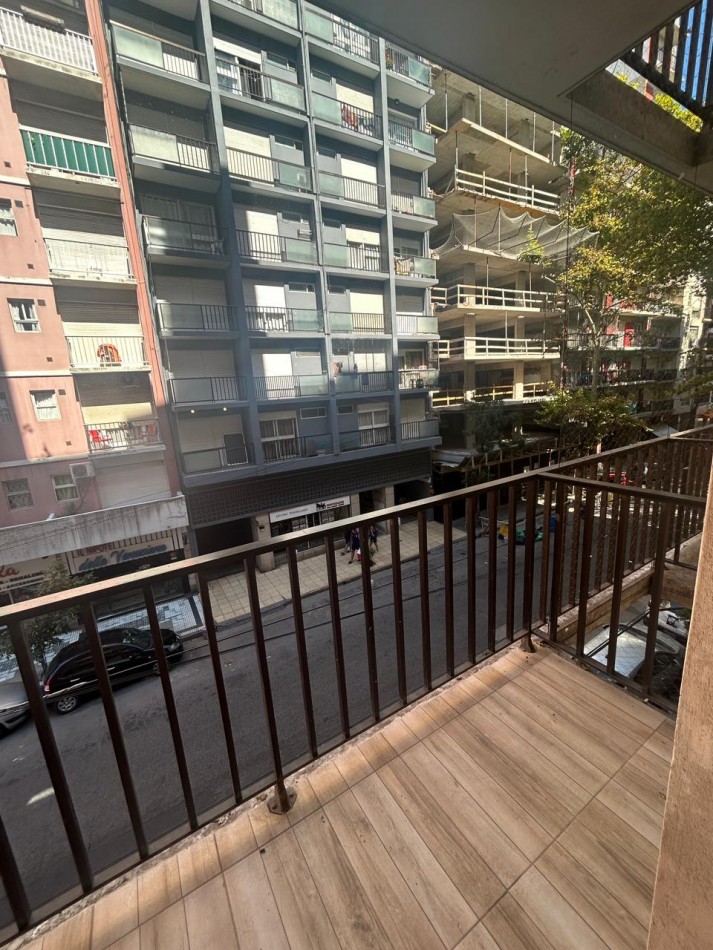 2 AMB. A LA CALLE CON BALCON, RECICLADO, ZONA HERMITAGE / CASINO. OPORTUNIDAD!!! 2DO PISO