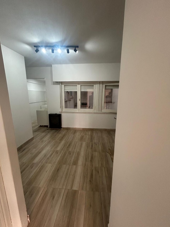 2 AMB. A LA CALLE CON BALCON, RECICLADO, ZONA HERMITAGE / CASINO. OPORTUNIDAD!!! 2DO PISO