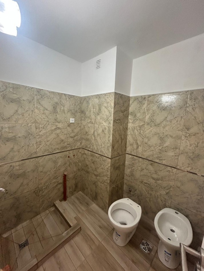 2 AMB. A LA CALLE CON BALCON, RECICLADO, ZONA HERMITAGE / CASINO. OPORTUNIDAD!!! 2DO PISO