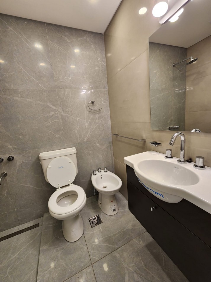 MAGNIFICO DUPLEX DE 3 AMB. CTFE.EN  PRIMERA PLANTA  CON BALCON TERRAZA ,COCHERA FIJA Y BAULERA