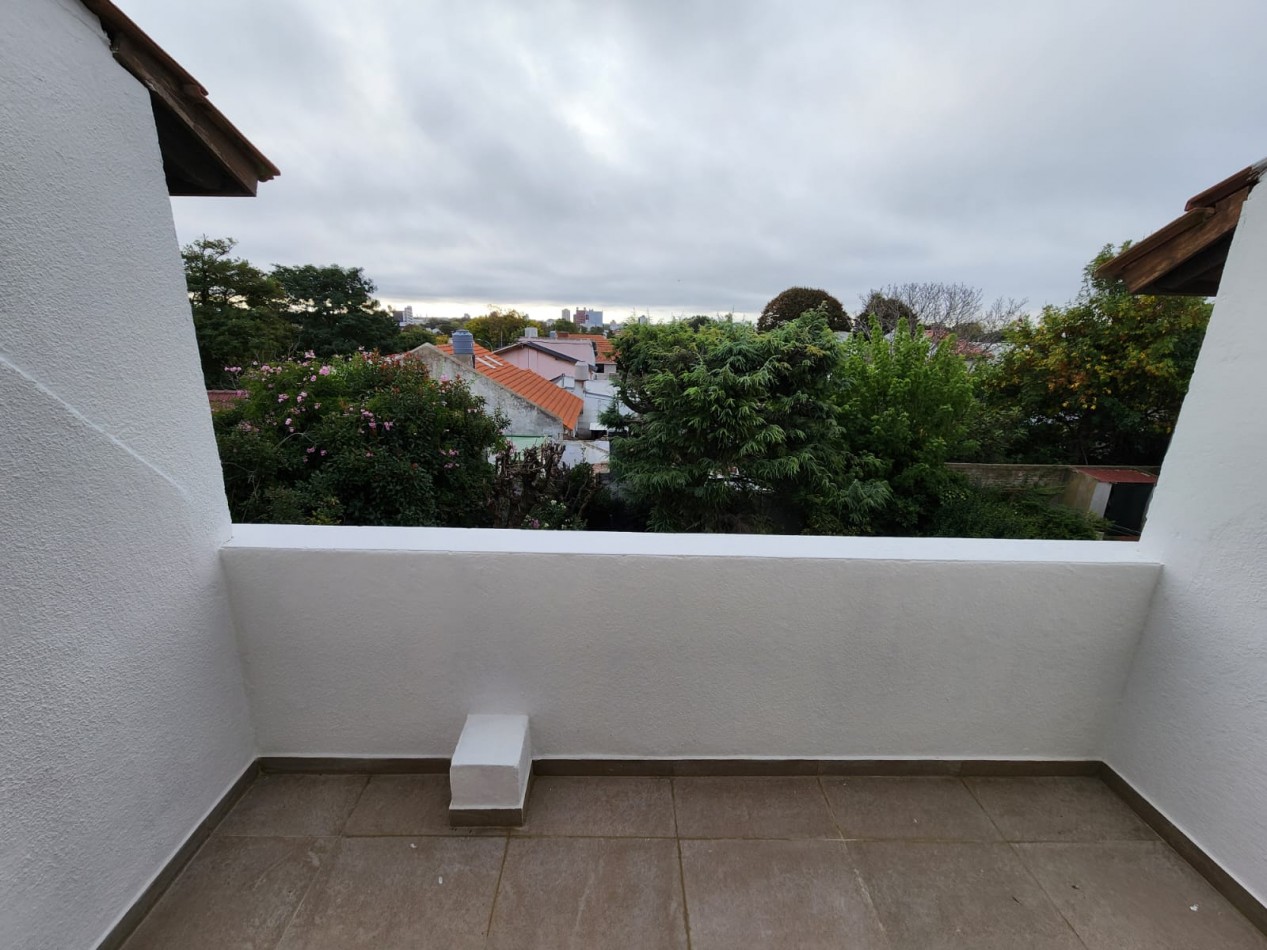 MAGNIFICO DUPLEX DE 3 AMB. CTFE.EN  PRIMERA PLANTA  CON BALCON TERRAZA ,COCHERA FIJA Y BAULERA