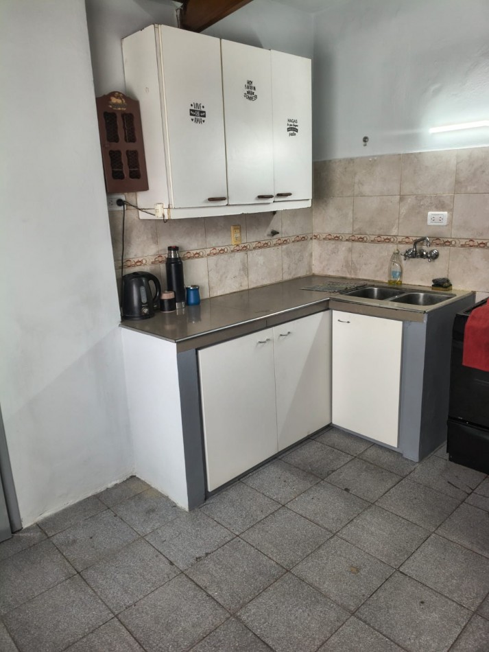 MAGNIFICA CASA DE 4 AMB.  ENTRADA PASANTE P/ VARIOS AUTOS.  ¡¡¡APTO CREDITO!!! ¡¡IMPERDIBLE!!