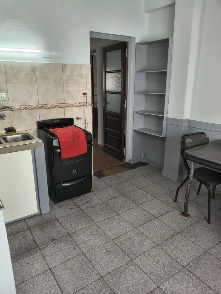 MAGNIFICA CASA DE 4 AMB.  ENTRADA PASANTE P/ VARIOS AUTOS.  ¡¡¡APTO CREDITO!!! ¡¡IMPERDIBLE!!