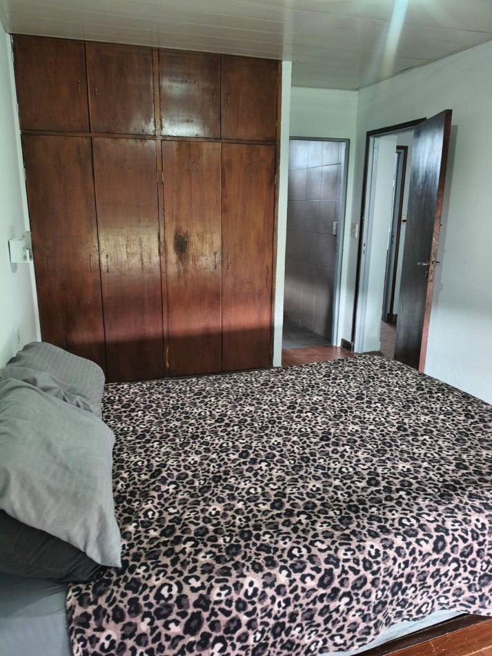 MAGNIFICA CASA DE 4 AMB.  ENTRADA PASANTE P/ VARIOS AUTOS.  ¡¡¡APTO CREDITO!!! ¡¡IMPERDIBLE!!