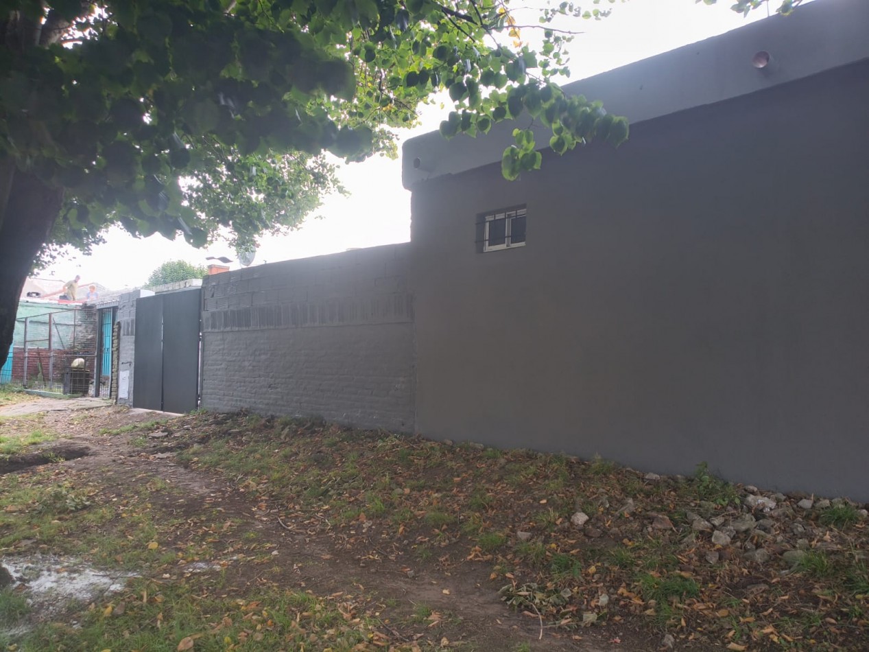 MAGNIFICA CASA DE 4 AMB.  ENTRADA PASANTE P/ VARIOS AUTOS.  ¡¡¡APTO CREDITO!!! ¡¡IMPERDIBLE!!