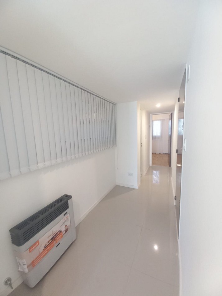 MAGNIFICO DTO. 3 AMB.  A LA CALLE  CON BALCON SALIENTE !! RECICLADO !! A ESTRENAR !!!