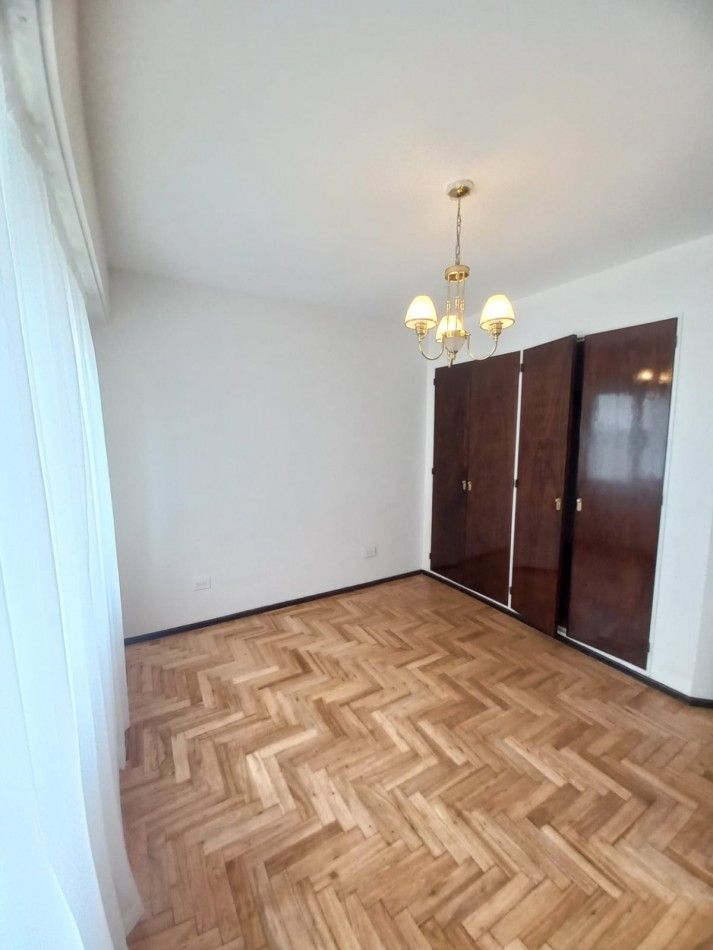 MAGNIFICO DTO. 3 AMB.  A LA CALLE  CON BALCON SALIENTE !! RECICLADO !! A ESTRENAR !!!