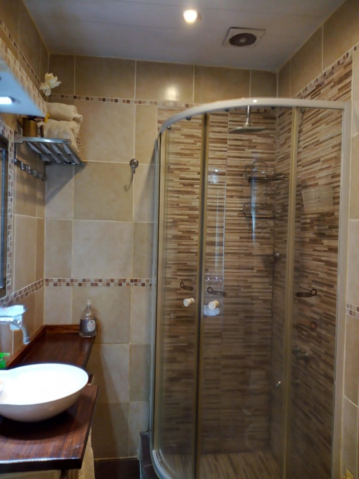 EXCELENTE OPORTUNIDAD!!! 3 AMB. RECICLADO TOTALMENTE EN GUEMES!!! P.B. CON 2 PATIOS!!!!! U$S 77000 (Libre de gtos.)