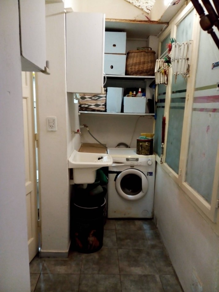 EXCELENTE OPORTUNIDAD!!! 3 AMB. RECICLADO TOTALMENTE EN GUEMES!!! P.B. CON 2 PATIOS!!!!! U$S 77000 (Libre de gtos.)