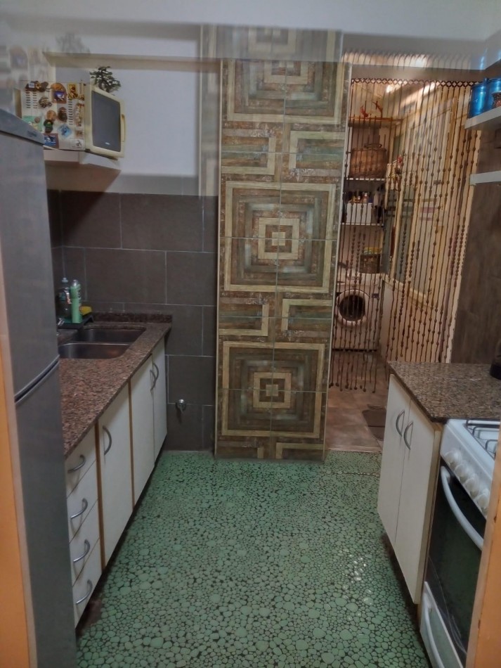 EXCELENTE OPORTUNIDAD!!! 3 AMB. RECICLADO TOTALMENTE EN GUEMES!!! P.B. CON 2 PATIOS!!!!! U$S 77000 (Libre de gtos.)