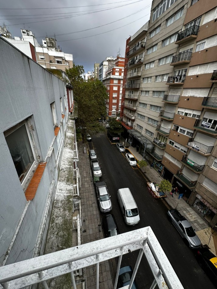 EXCELENTE DTO , DE 2 AMB. A LA  CALLE CON BALCON SALIENTE !! RECICLADO !! EQUIPADO !!