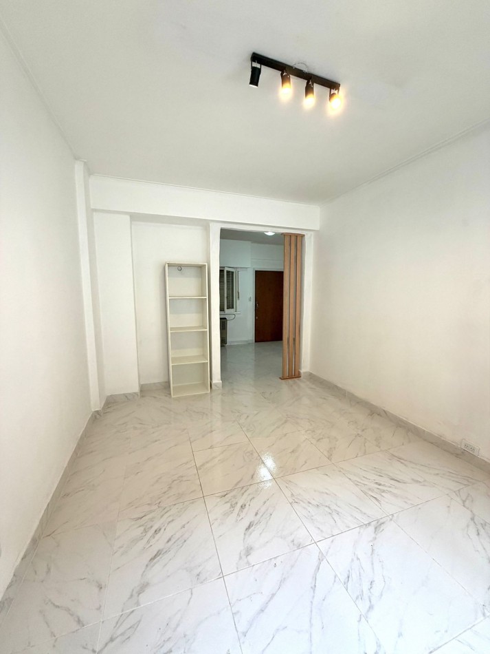  SEMIPISO !!DTO. 2 AMB. LATERAL RECICLADO A NUEVO!! MUY LUMINOSO