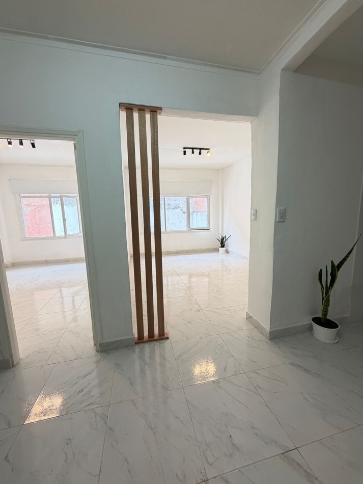  SEMIPISO !!DTO. 2 AMB. LATERAL RECICLADO A NUEVO!! MUY LUMINOSO
