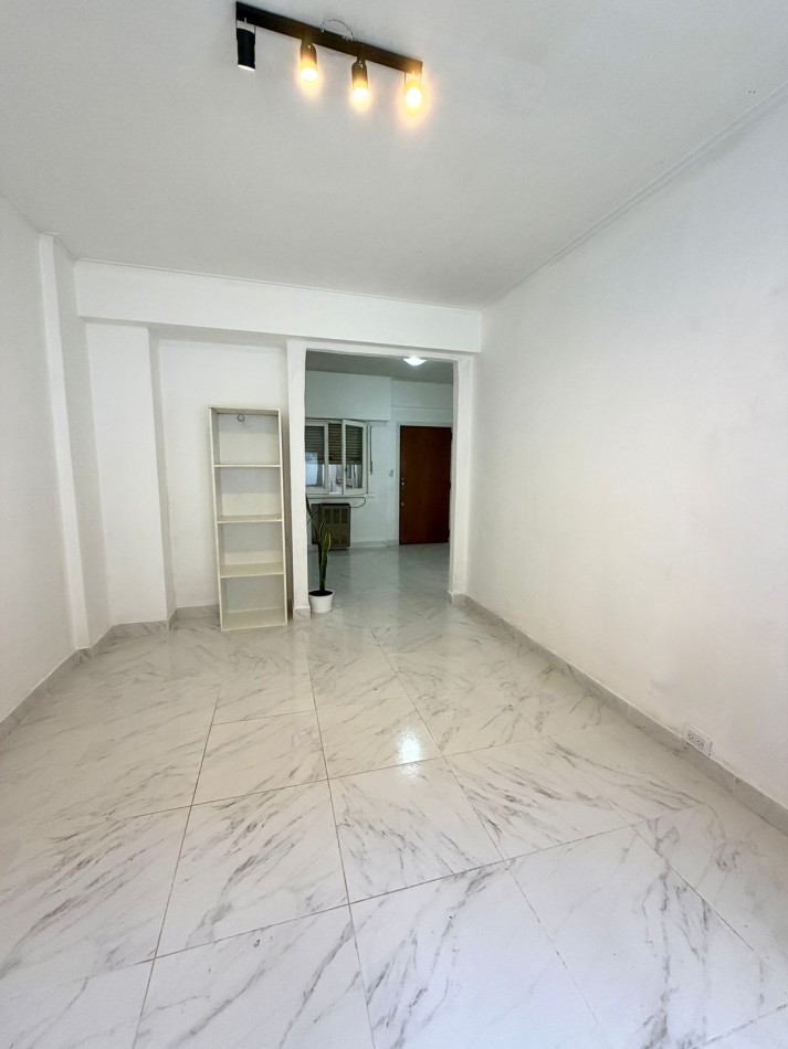  SEMIPISO !!DTO. 2 AMB. LATERAL RECICLADO A NUEVO!! MUY LUMINOSO