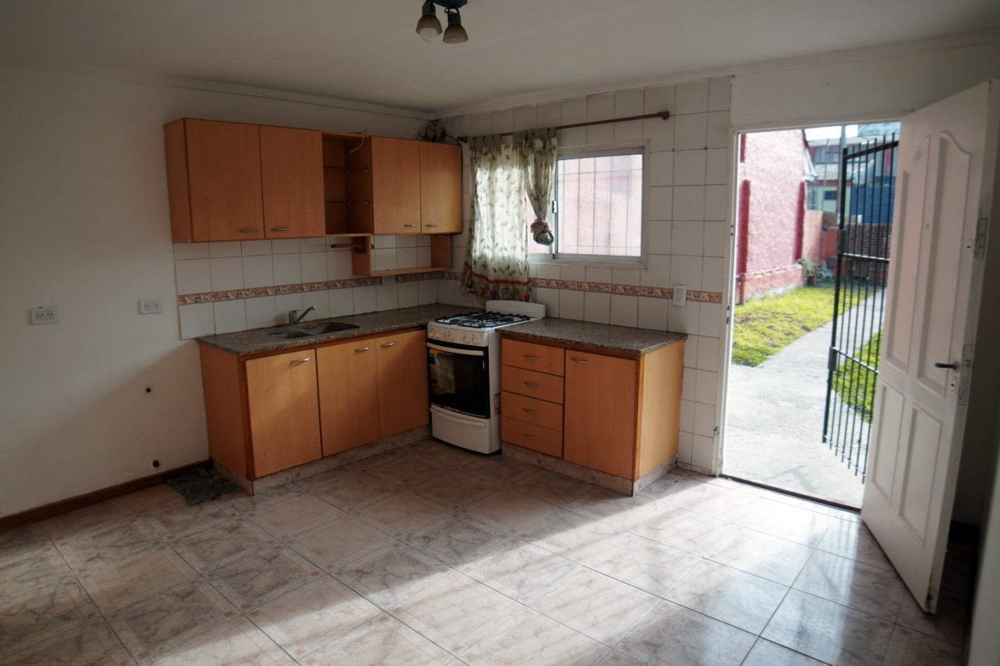  OPORTUNIDAD !!!!CASA DE 3 AMB. AMPLIO PARQUE !! TROTADORA PARA 2 AUTOS!!!