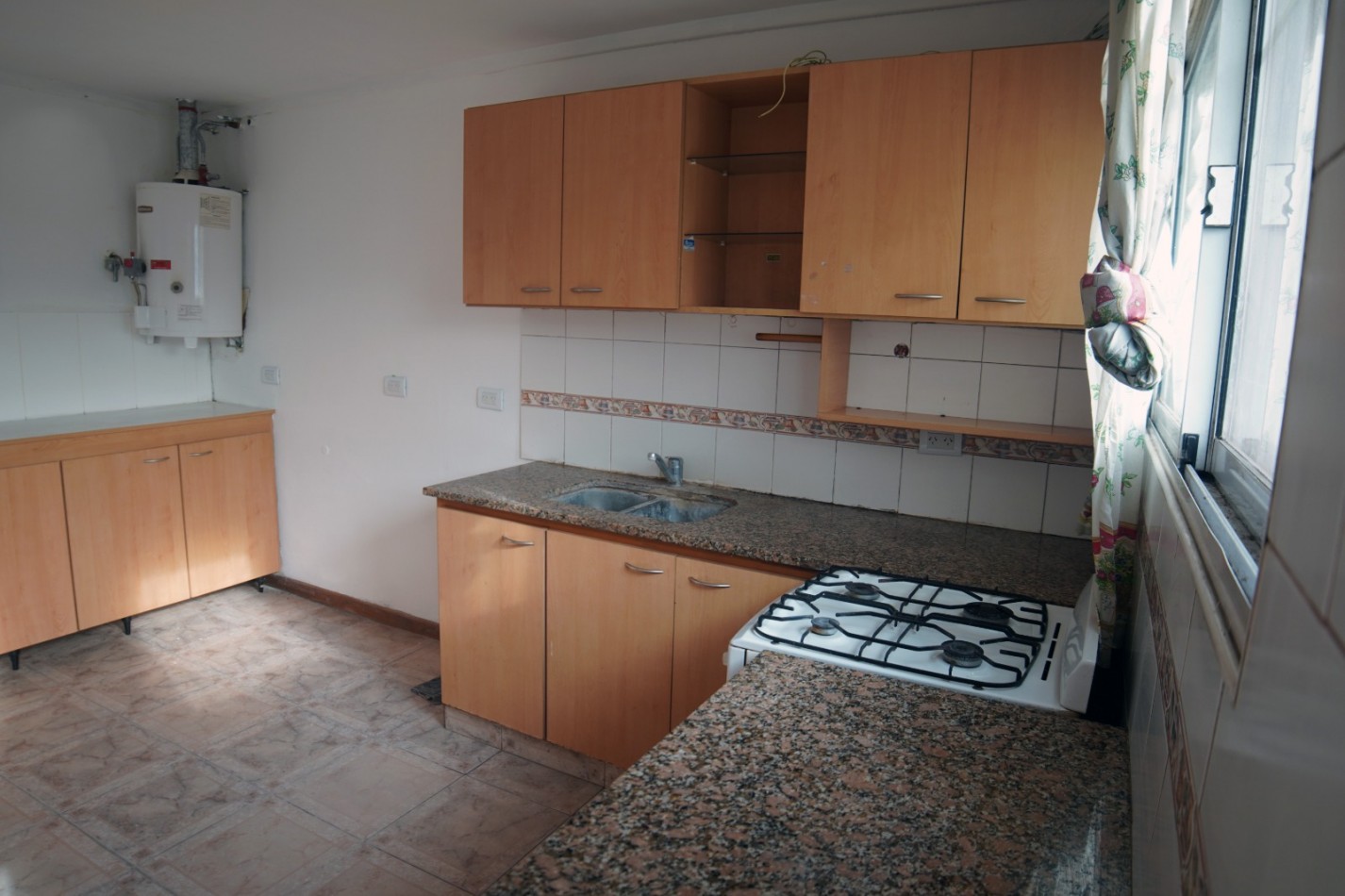  OPORTUNIDAD !!!!CASA DE 3 AMB. AMPLIO PARQUE !! TROTADORA PARA 2 AUTOS!!!