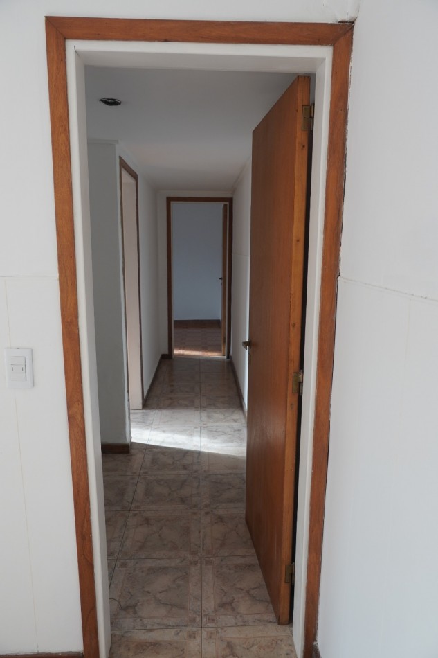  OPORTUNIDAD !!!!CASA DE 3 AMB. AMPLIO PARQUE !! TROTADORA PARA 2 AUTOS!!!