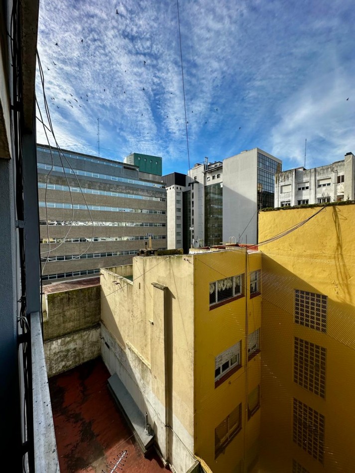 MAGNIFICO 2 AMB C/FRENTE ABIERTO MUY PANORAMICO RECICLADO!!! AMOBLADO !!!