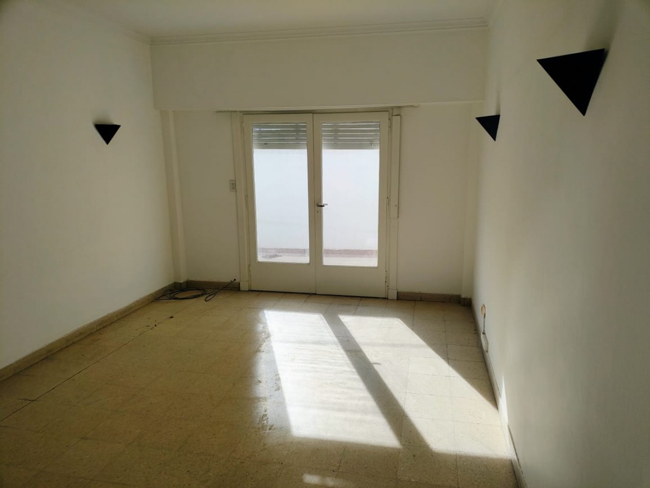 ALQUILER COMERCIAL !!!DTO. 3 AMB. CTFE. CON POSIBILIDAD DE 5 PRIVADOS. !!! MUY LUMINOSO !! EDIFICIO DE ESTILO !!