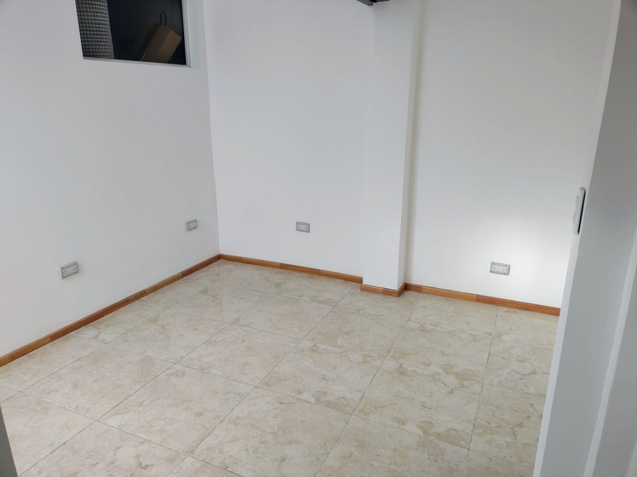 ALQUILER COMERCIAL !!!DTO. 3 AMB. CTFE. CON POSIBILIDAD DE 5 PRIVADOS. !!! MUY LUMINOSO !! EDIFICIO DE ESTILO !!