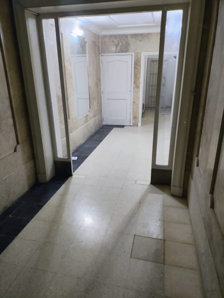 ALQUILER COMERCIAL !!!DTO. 3 AMB. CTFE. CON POSIBILIDAD DE 5 PRIVADOS. !!! MUY LUMINOSO !! EDIFICIO DE ESTILO !!