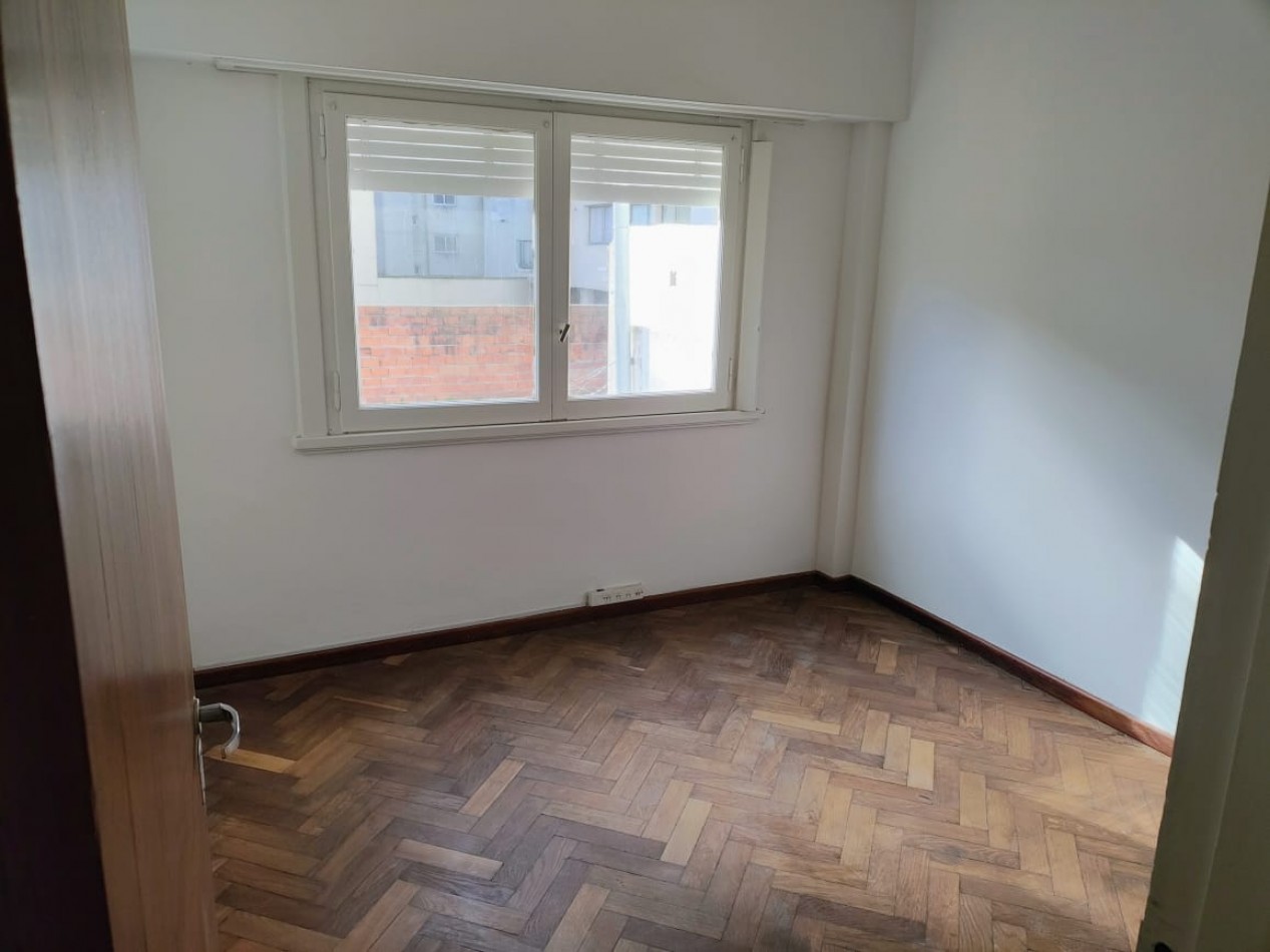 ALQUILER COMERCIAL !!!DTO. 3 AMB. CTFE. CON POSIBILIDAD DE 5 PRIVADOS. !!! MUY LUMINOSO !! EDIFICIO DE ESTILO !!