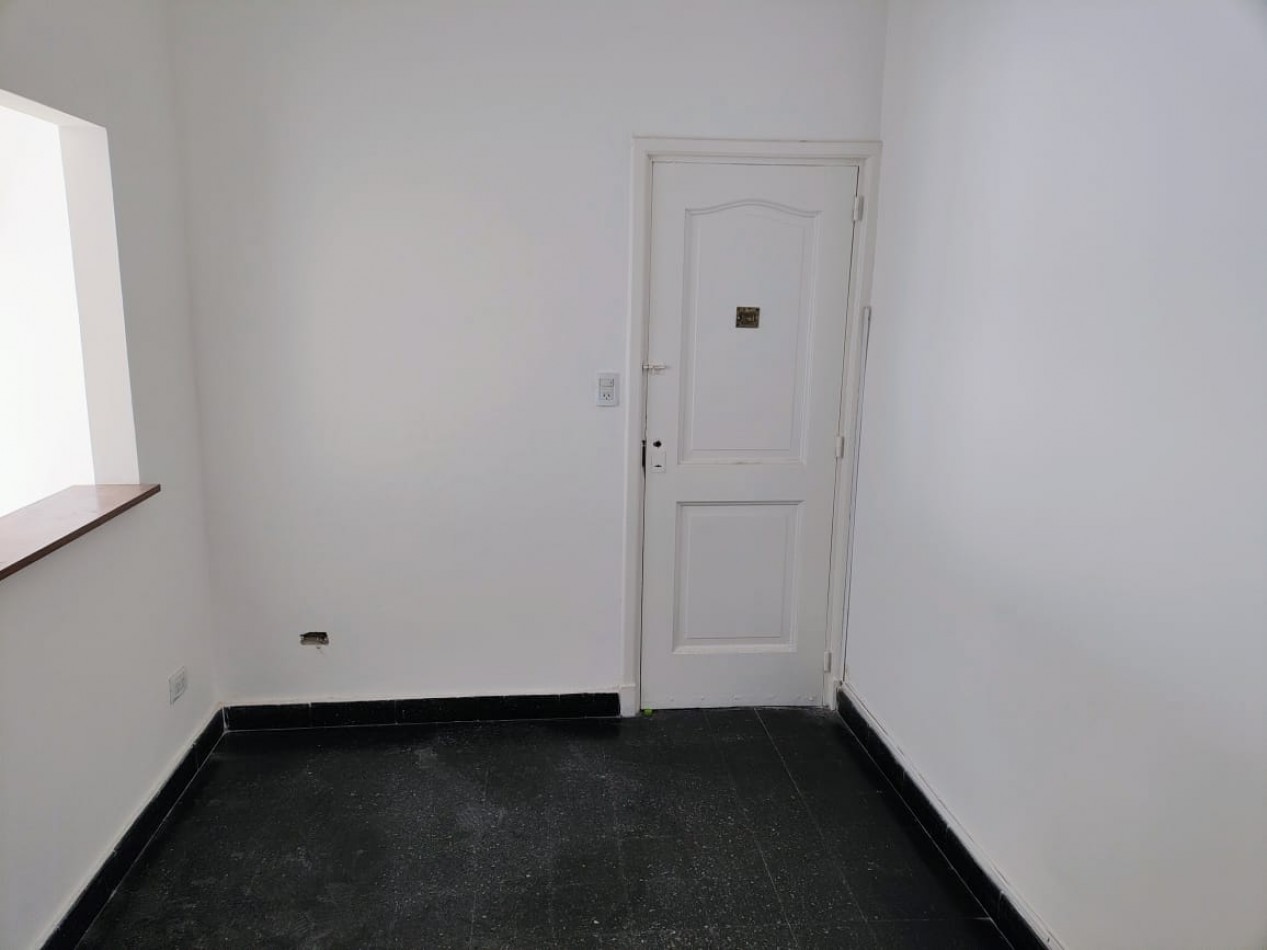 ALQUILER COMERCIAL !!!DTO. 3 AMB. CTFE. CON POSIBILIDAD DE 5 PRIVADOS. !!! MUY LUMINOSO !! EDIFICIO DE ESTILO !!