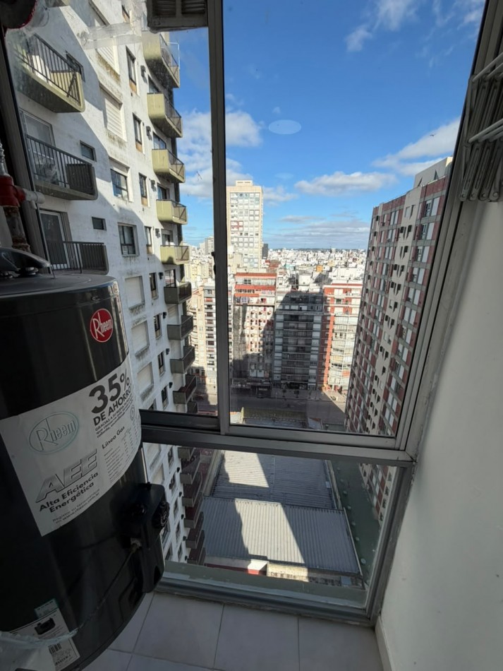 EXTRAORDINARIO DTO. 2 AMB. CON COCHERA FIJA !! VISTA PANORAMICA !! EQUIPADO !!