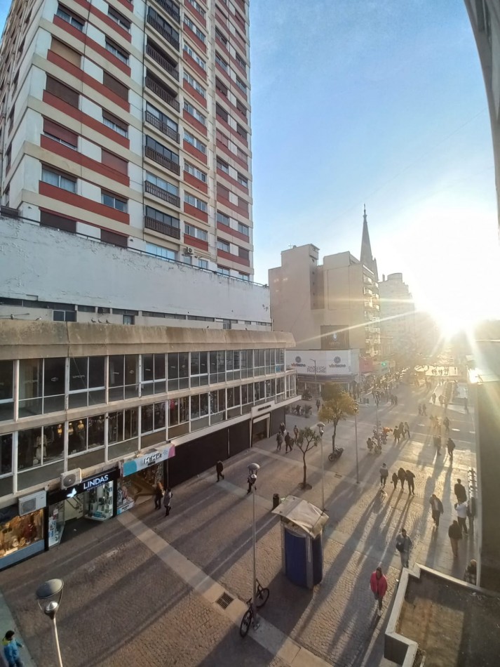ESPECTACULAR DTO. DE 3 AMB. A LA CALLE C/ BALCON !!! AMOBLADO !! RECICLADO !!!DECORADO !!
