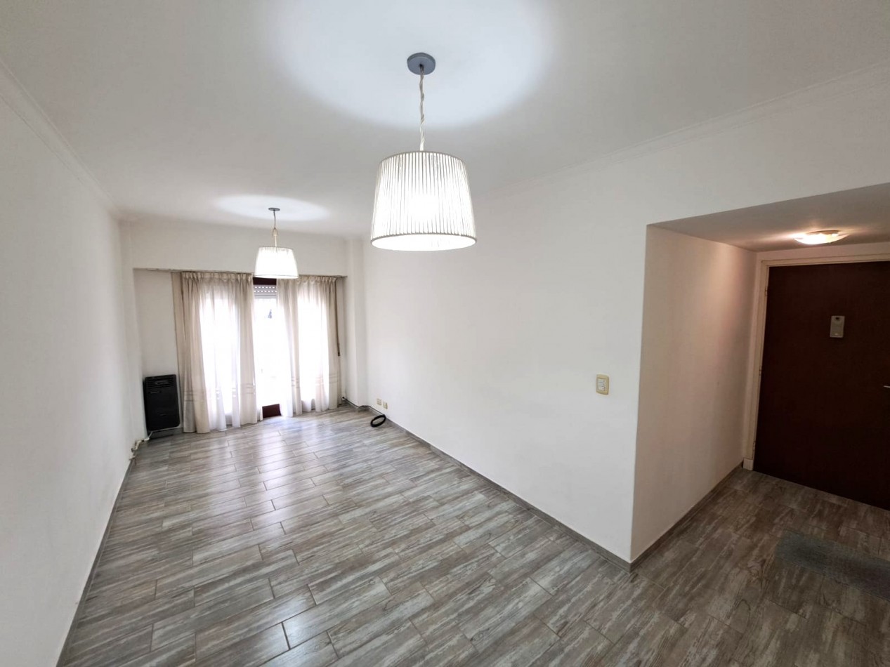  GRAN OPORTUNIDAD !!DTO. DE 3 AMB. CON BALCON SALIENTE !!! PEQUEÑA TERRAZA !!